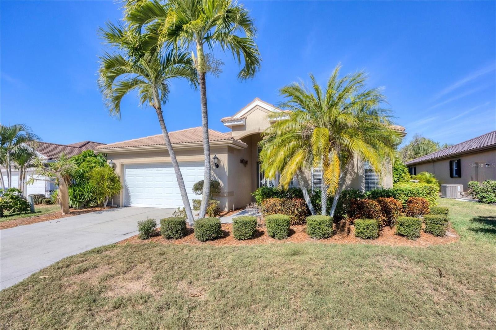 PELICAN POINTE GOLF & COUNTRY CLUB - Residential