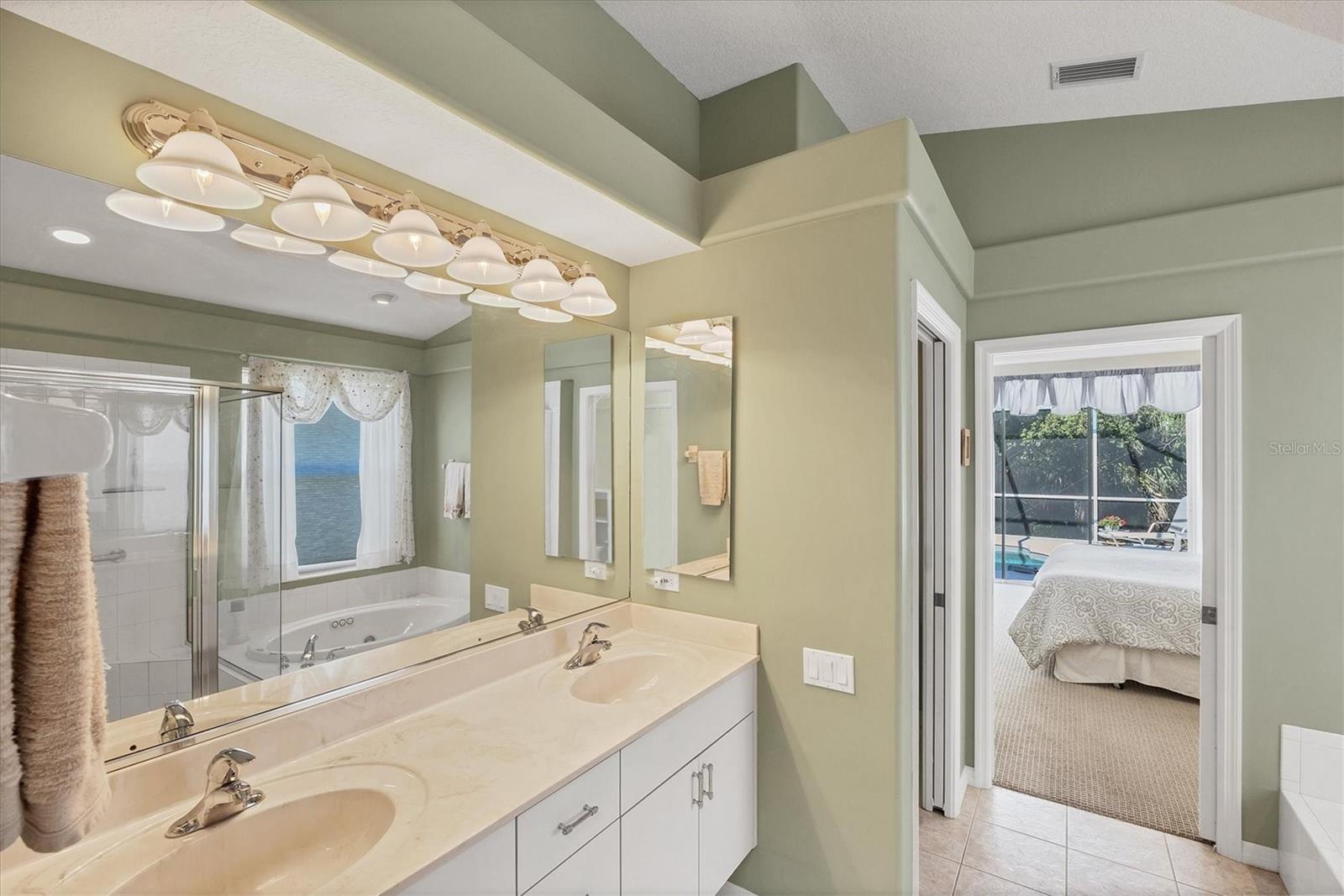 PELICAN POINTE GOLF & COUNTRY CLUB - Residential