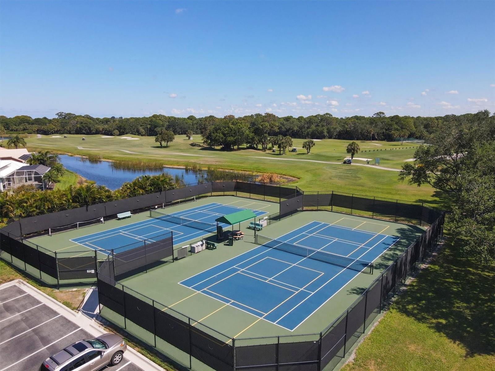 PELICAN POINTE GOLF & COUNTRY CLUB - Residential