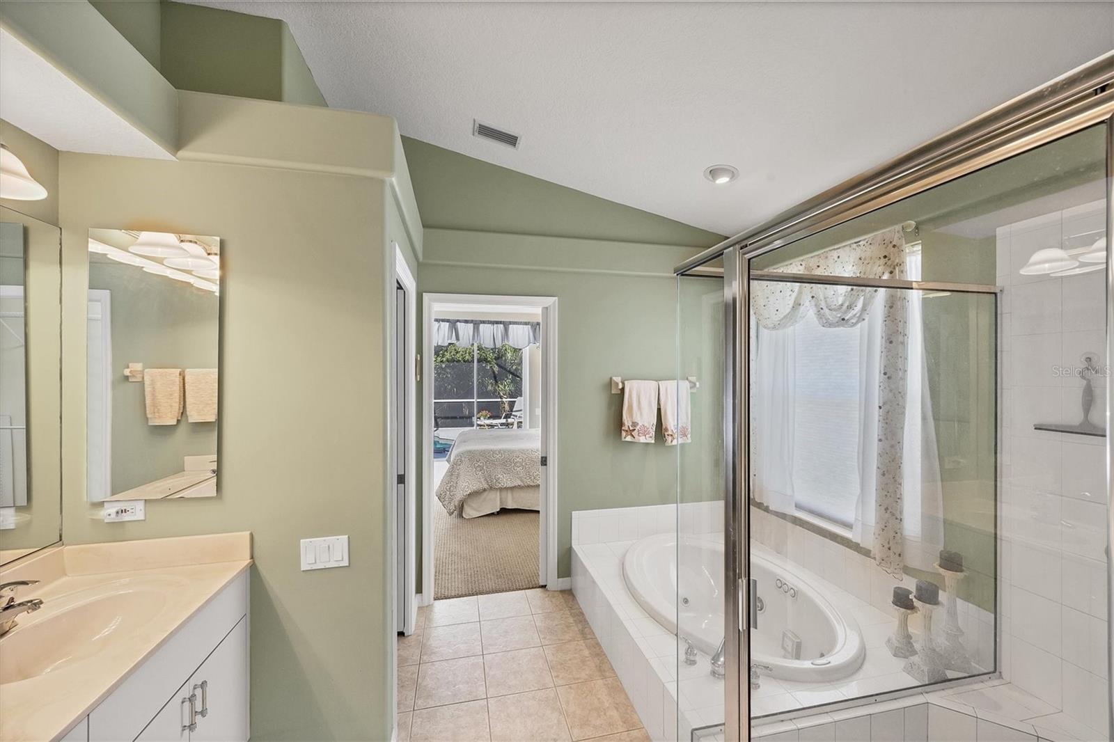 PELICAN POINTE GOLF & COUNTRY CLUB - Residential
