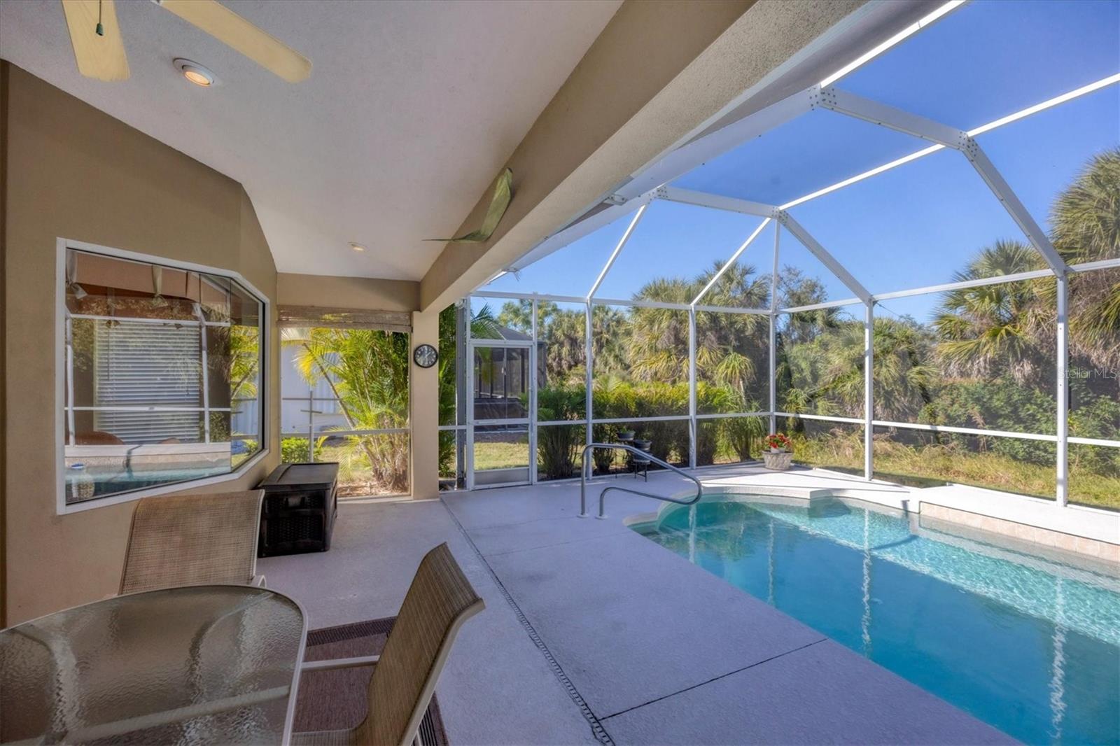 PELICAN POINTE GOLF & COUNTRY CLUB - Residential
