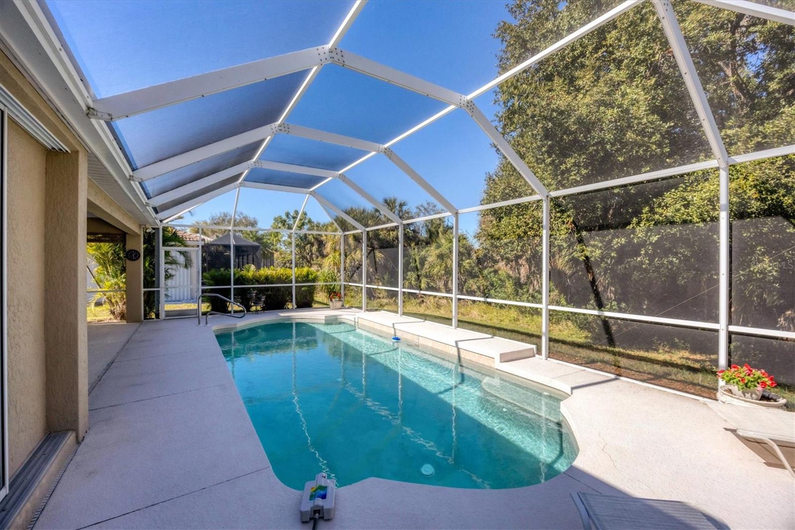 PELICAN POINTE GOLF & COUNTRY CLUB - Residential