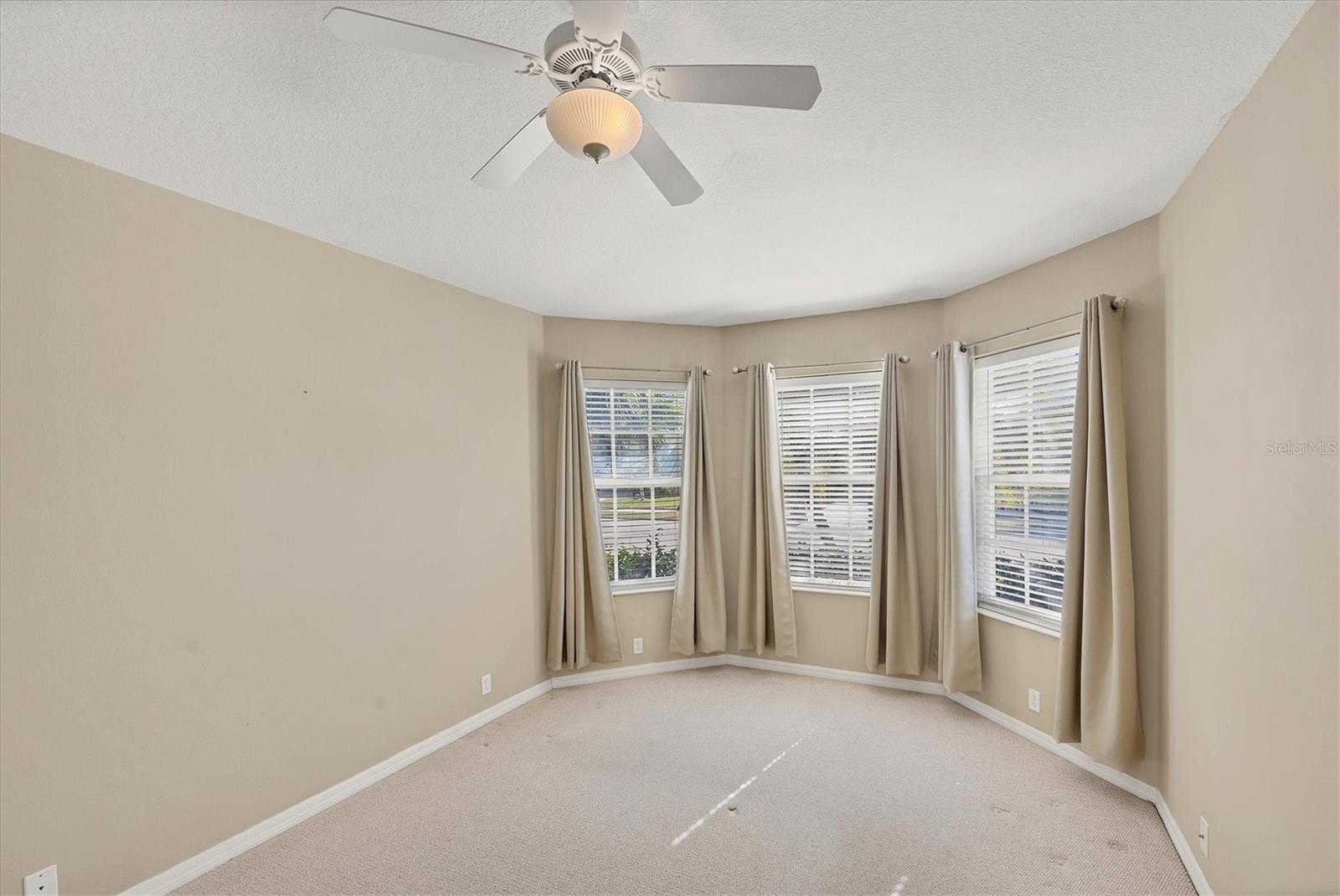 PELICAN POINTE GOLF & COUNTRY CLUB - Residential