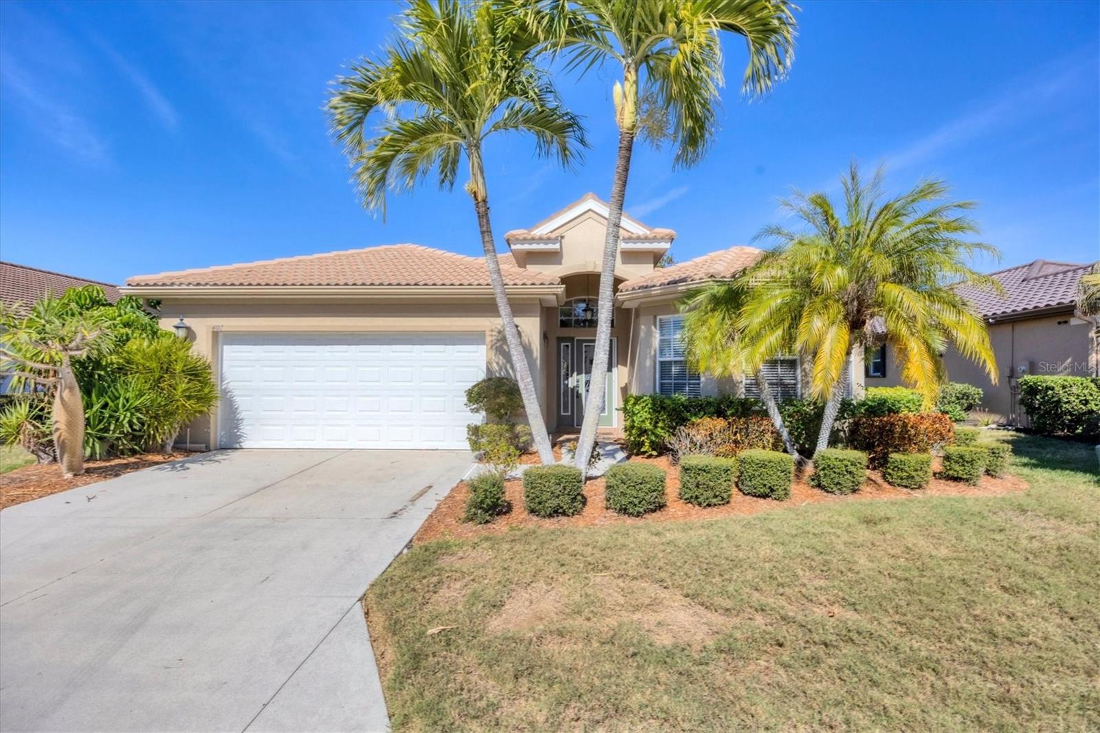 PELICAN POINTE GOLF & COUNTRY CLUB - Residential
