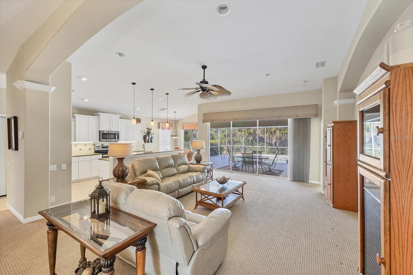 PELICAN POINTE GOLF & COUNTRY CLUB - Residential