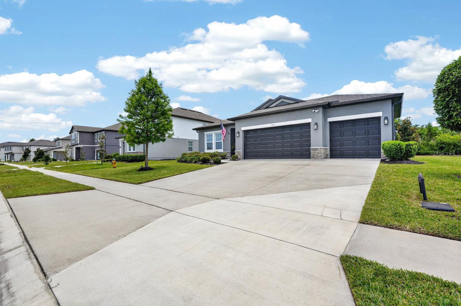 HAMPTON OAKS - Residential