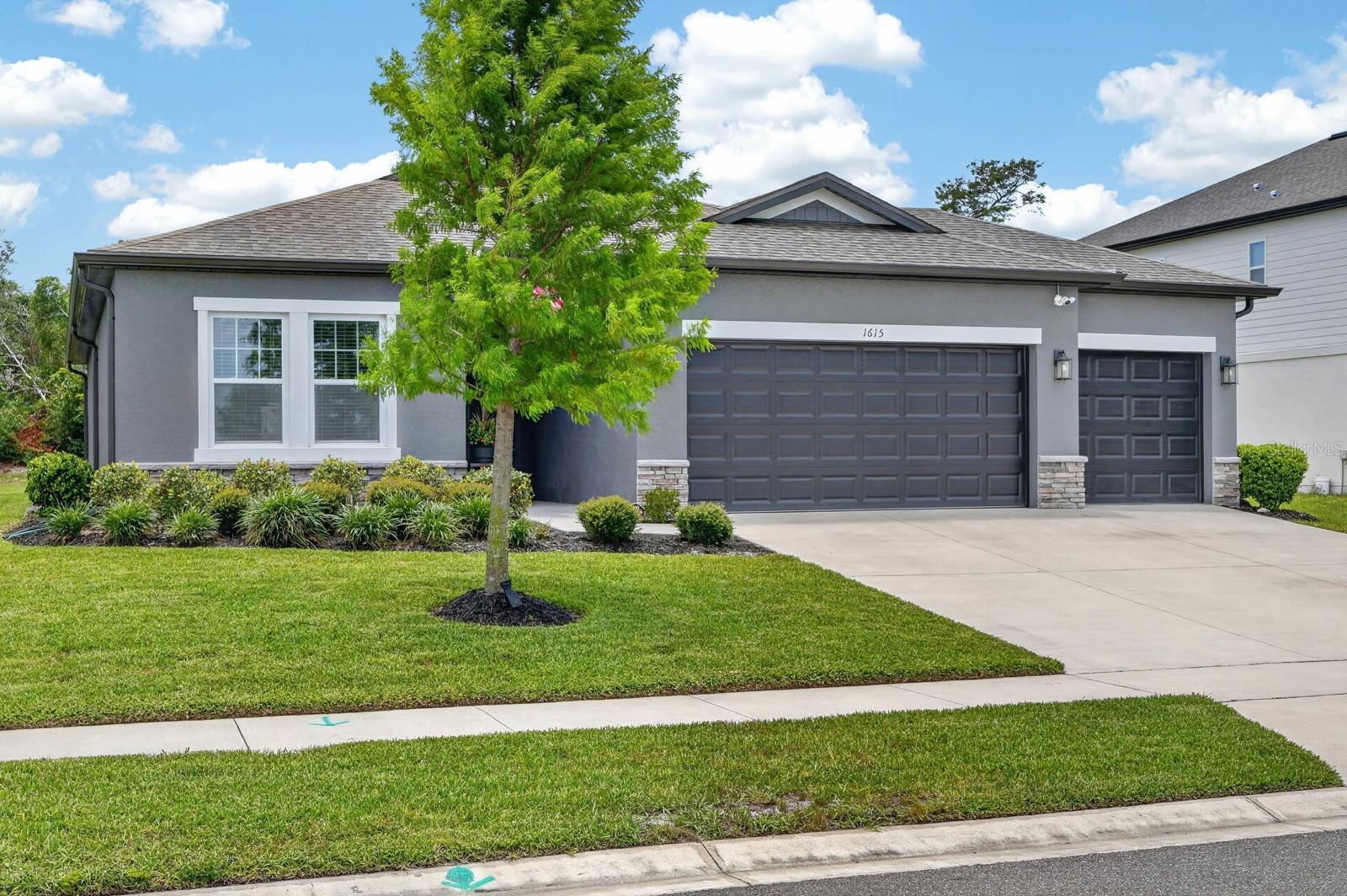 HAMPTON OAKS - Residential