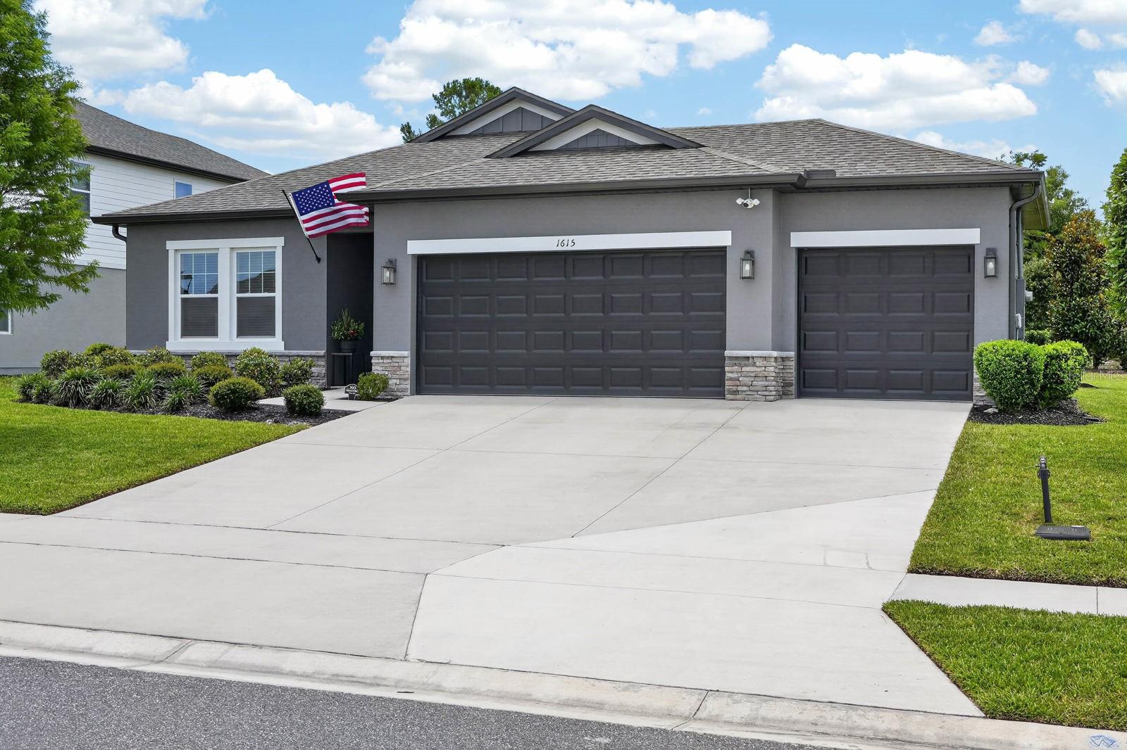 HAMPTON OAKS - Residential