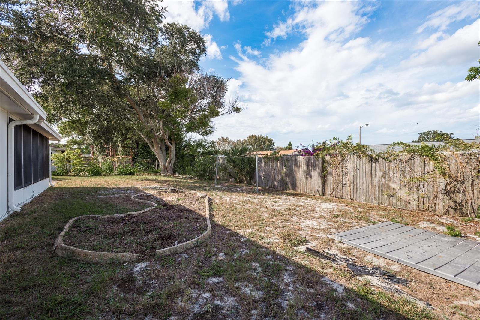 THE LAKES - Residential