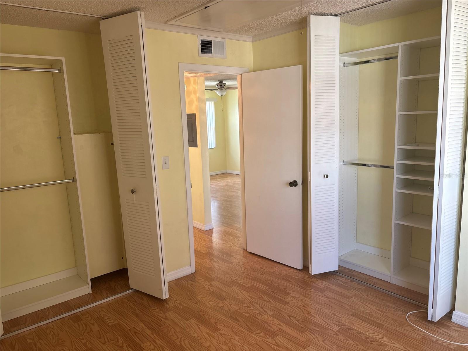 HILL CREST VILLAS - Residential