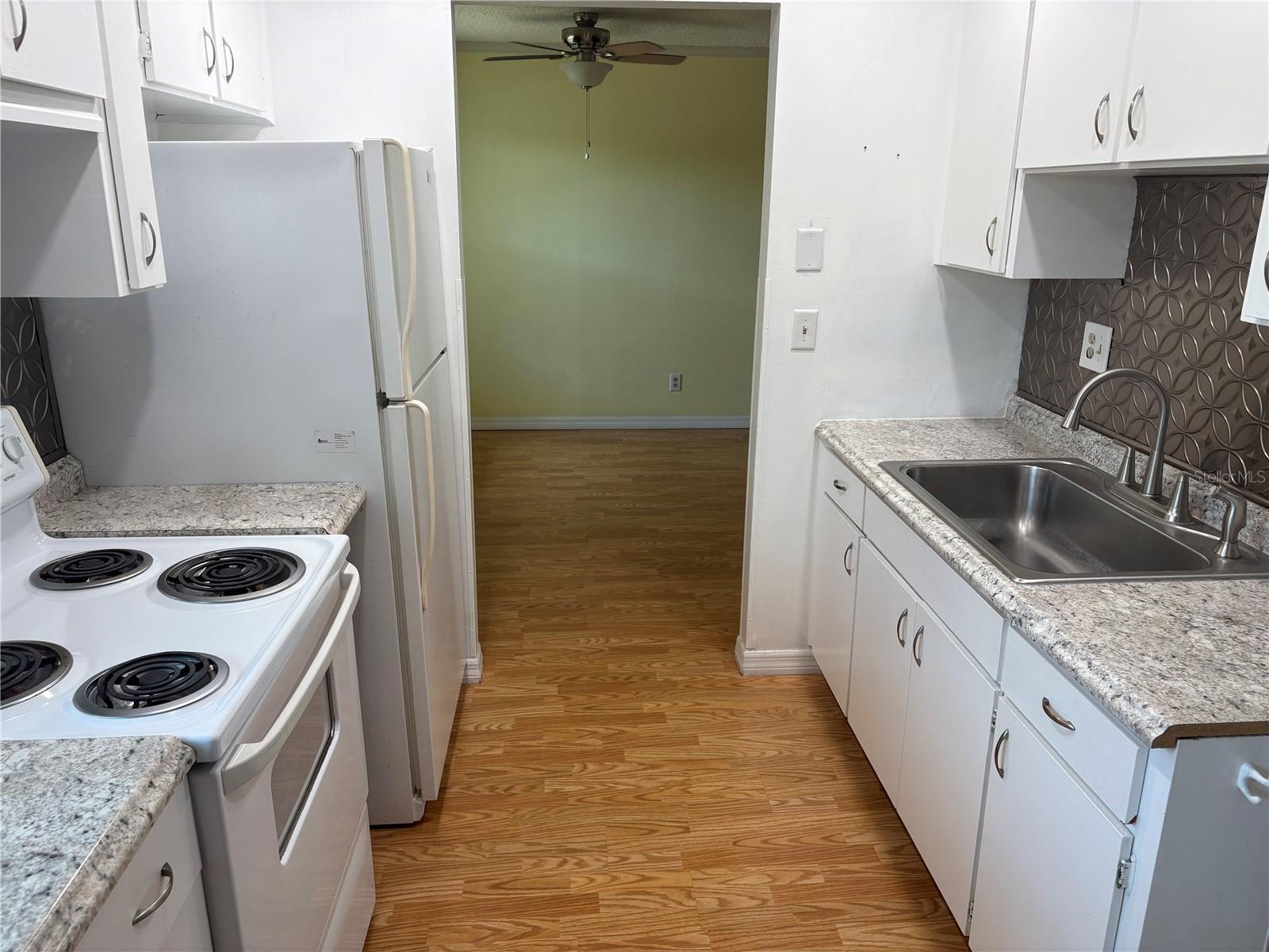 HILL CREST VILLAS - Residential