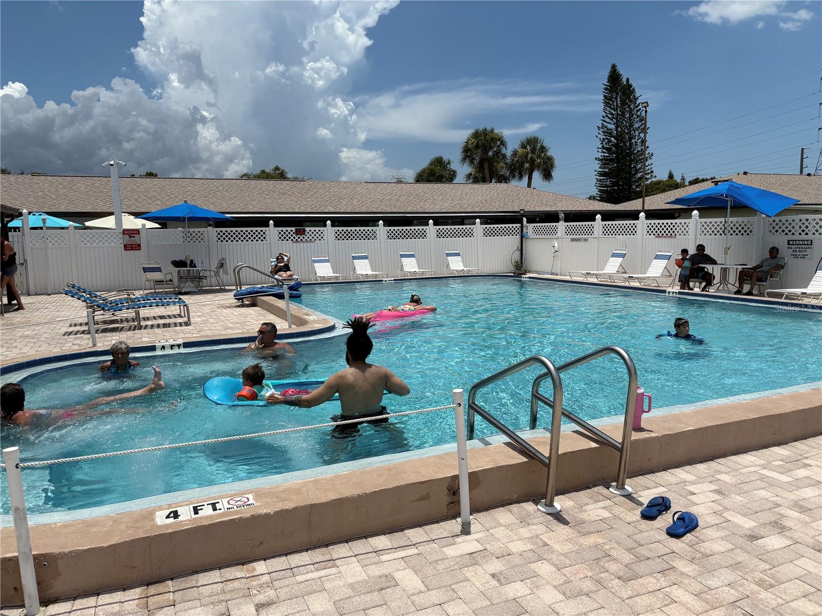 HILL CREST VILLAS - Residential