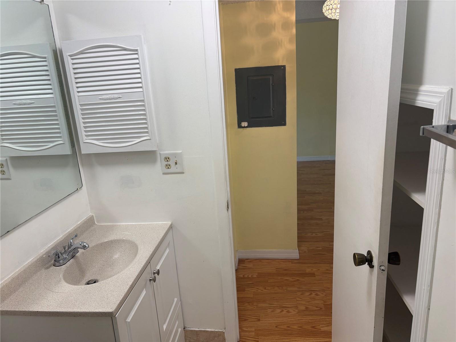 HILL CREST VILLAS - Residential