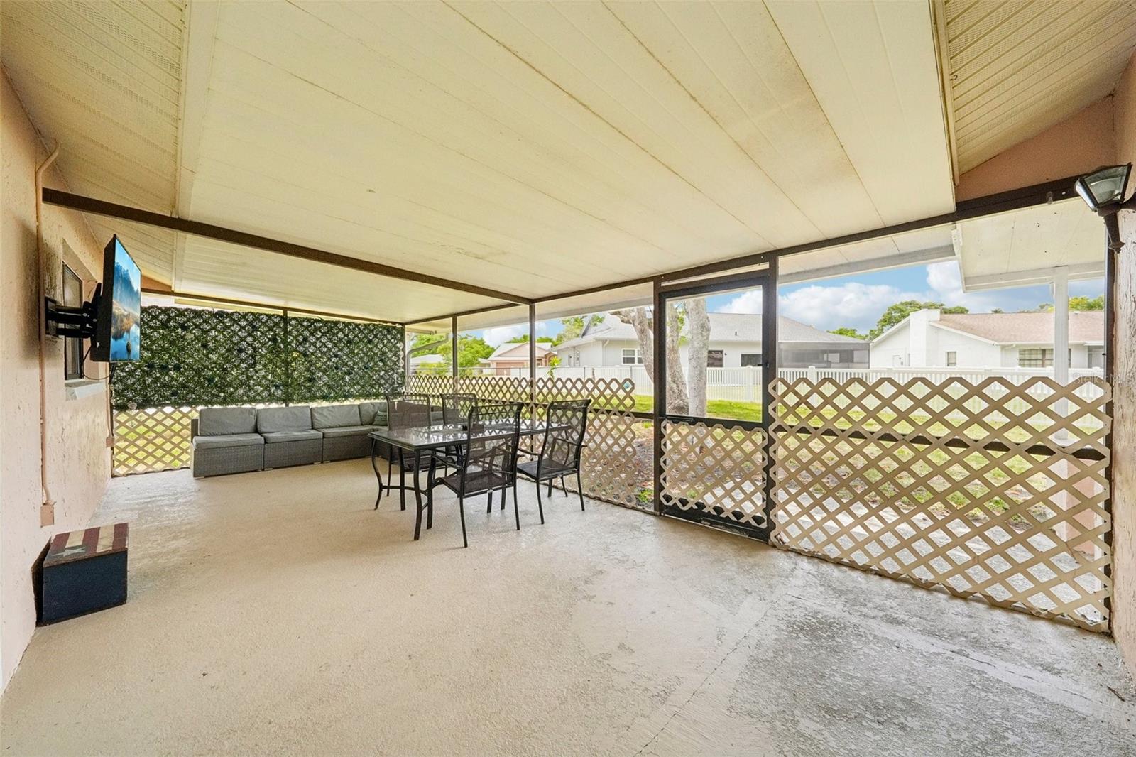 RAVENSWOOD VILLAGE - Residential