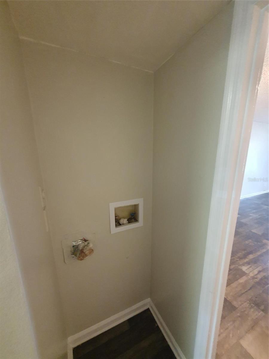 HIDDEN LAKE VILLAS - Residential Lease