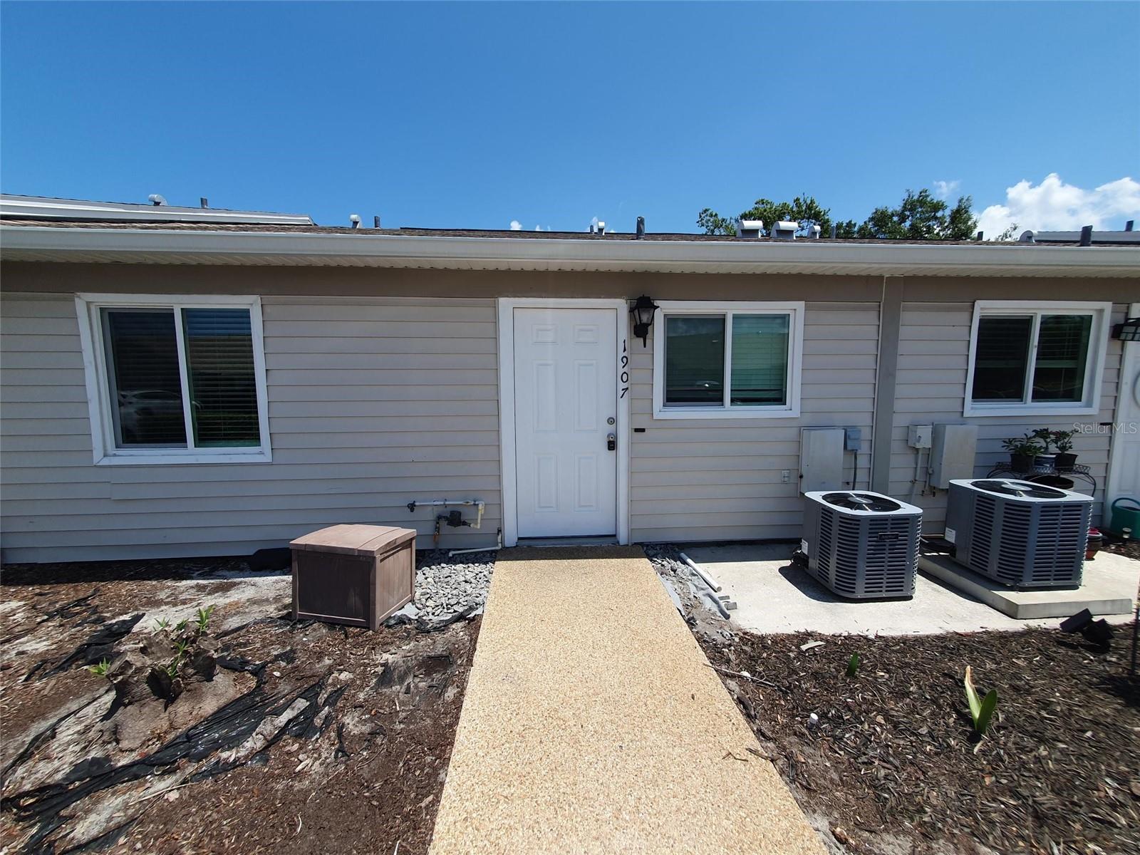 HIDDEN LAKE VILLAS - Residential Lease