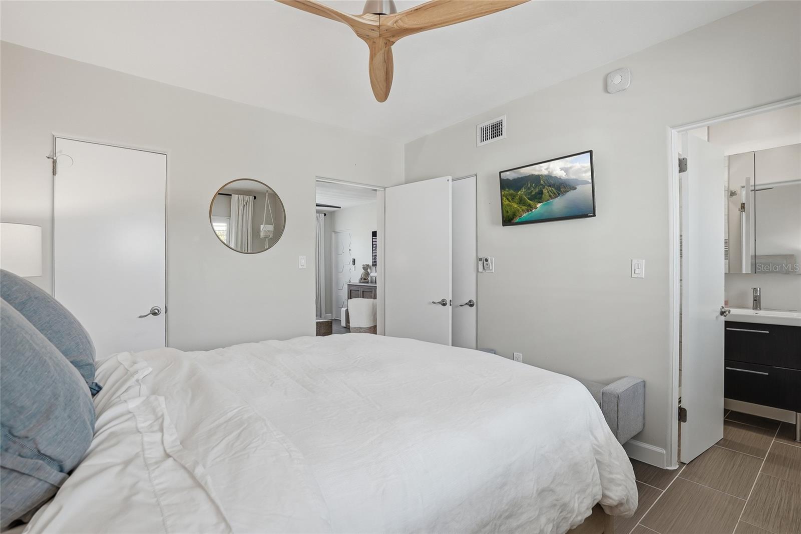 DUNBAR THE CONDO - Residential