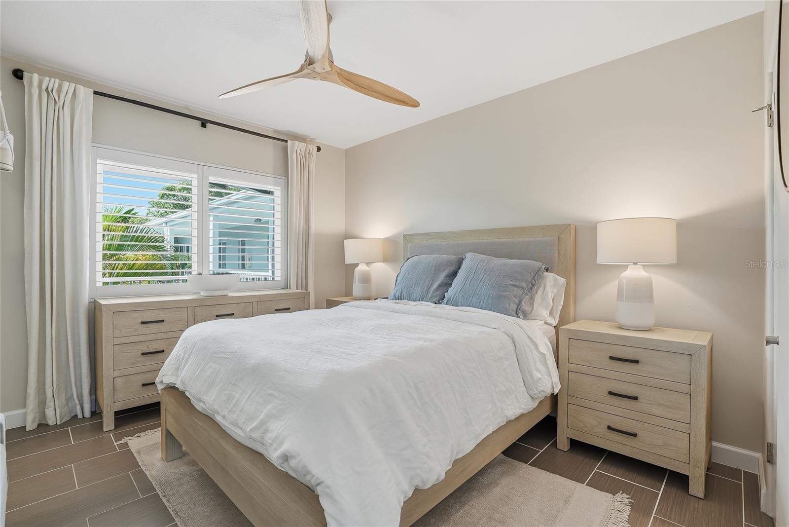 DUNBAR THE CONDO - Residential