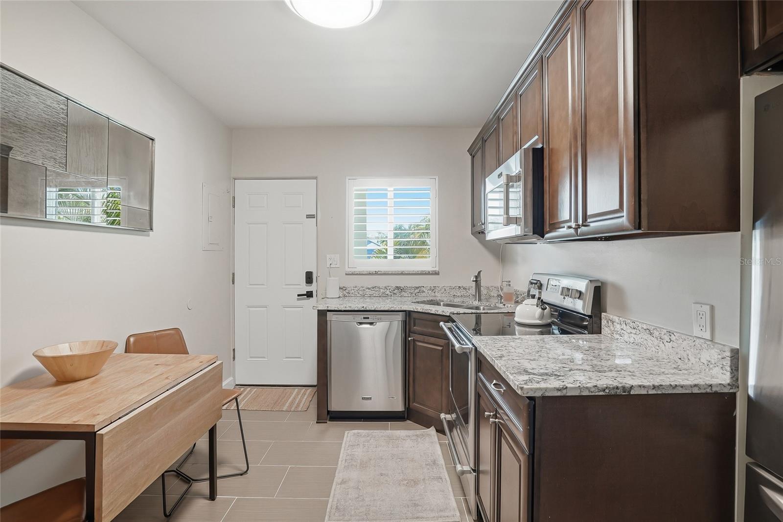 DUNBAR THE CONDO - Residential