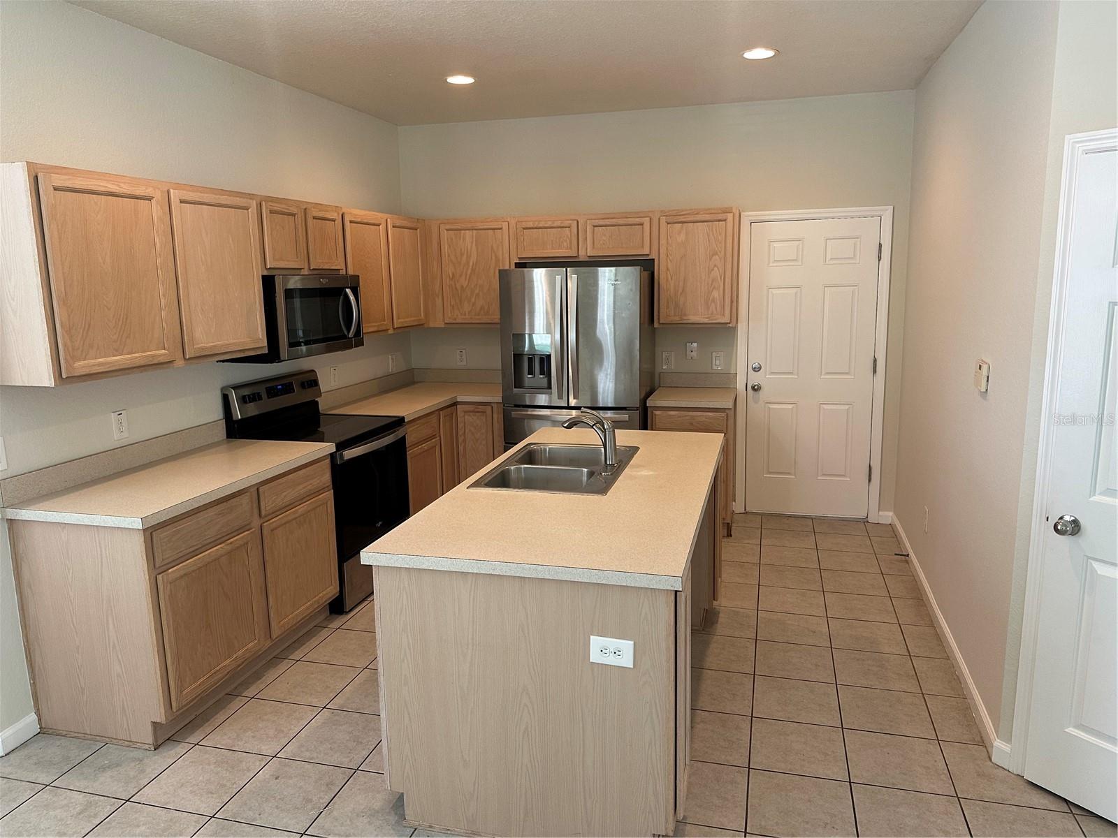 SADDLE CREEK PH 01 - Residential Lease