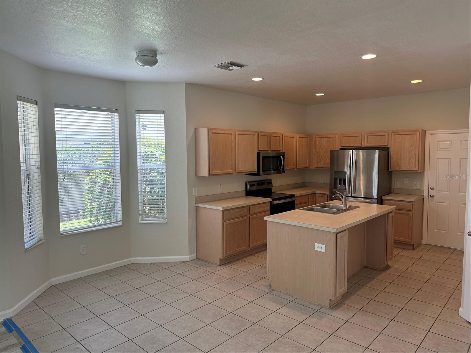SADDLE CREEK PH 01 - Residential Lease