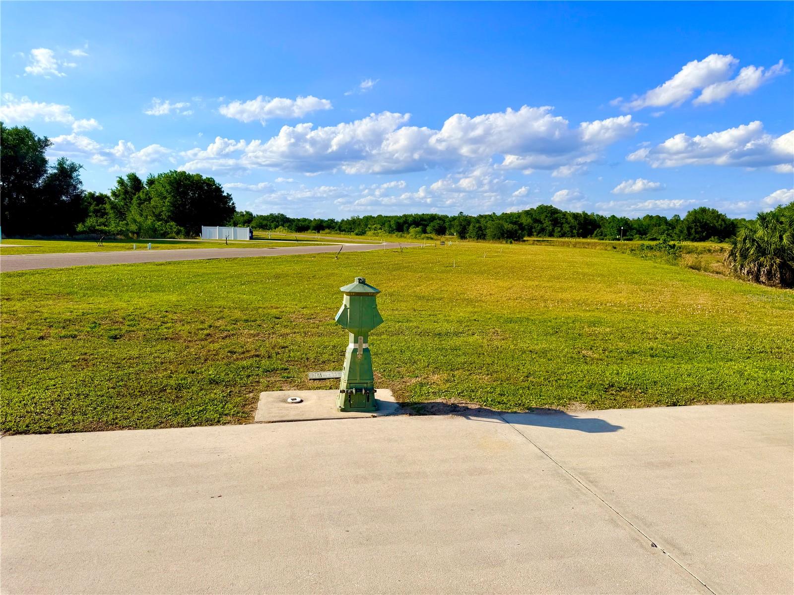 FLORIDA GRANDE MOTOR COACH RESORT - Land