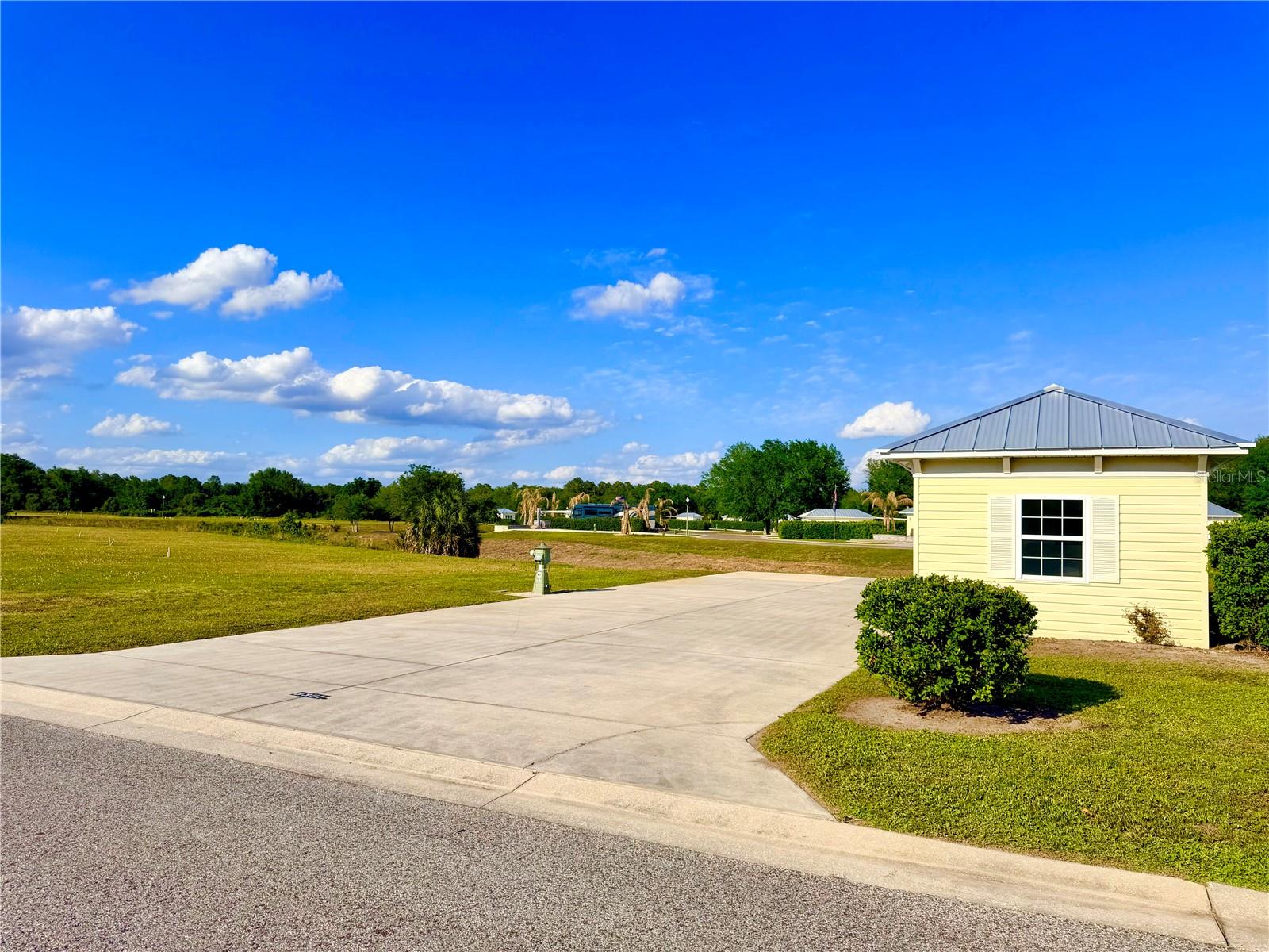 FLORIDA GRANDE MOTOR COACH RESORT - Land