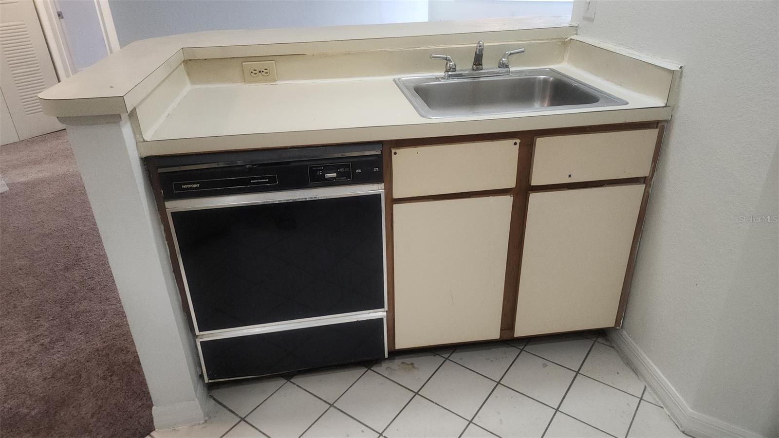 VENETIAN PLACE - Residential Lease