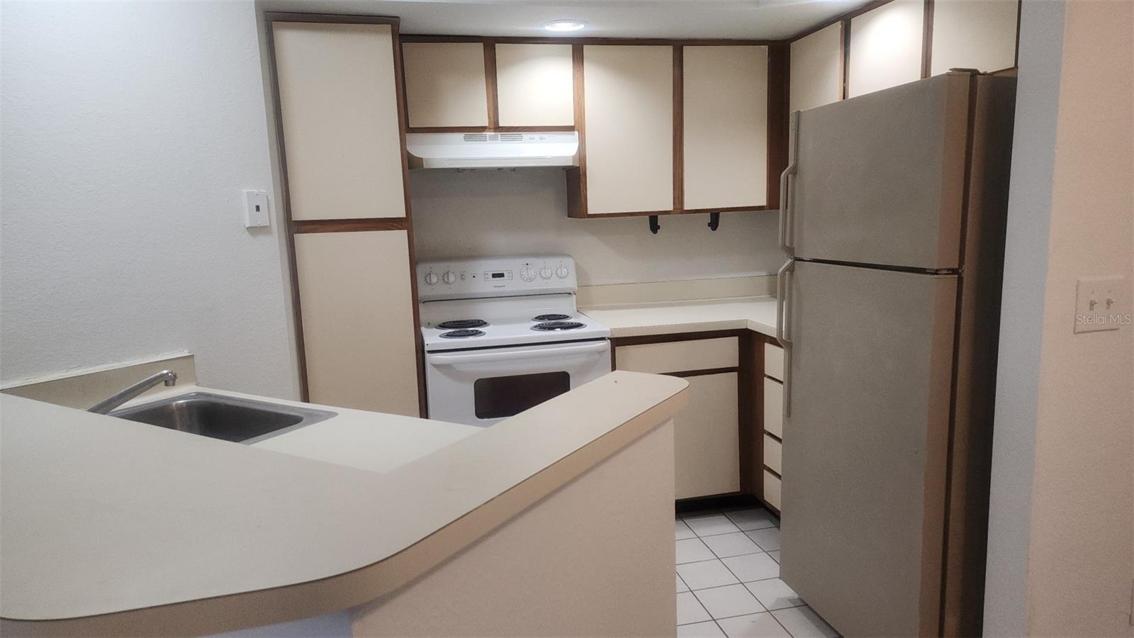 VENETIAN PLACE - Residential Lease