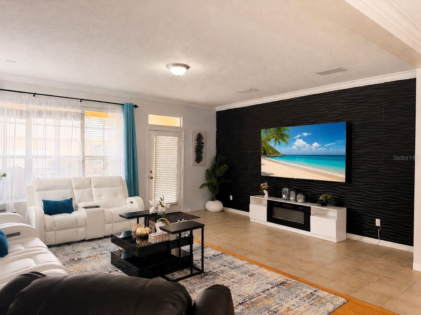 LAKES WINDERMERE PH 01 49 108 - Residential