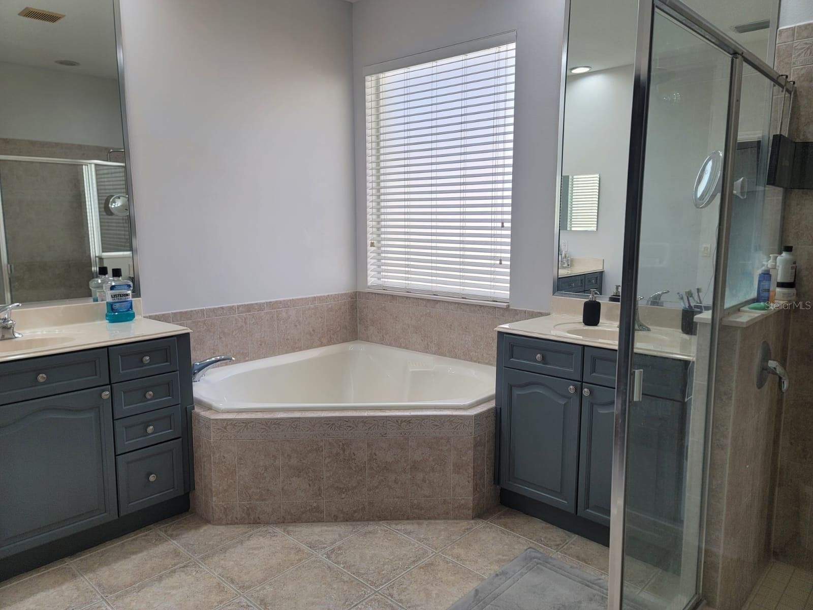 LAKES WINDERMERE PH 01 49 108 - Residential