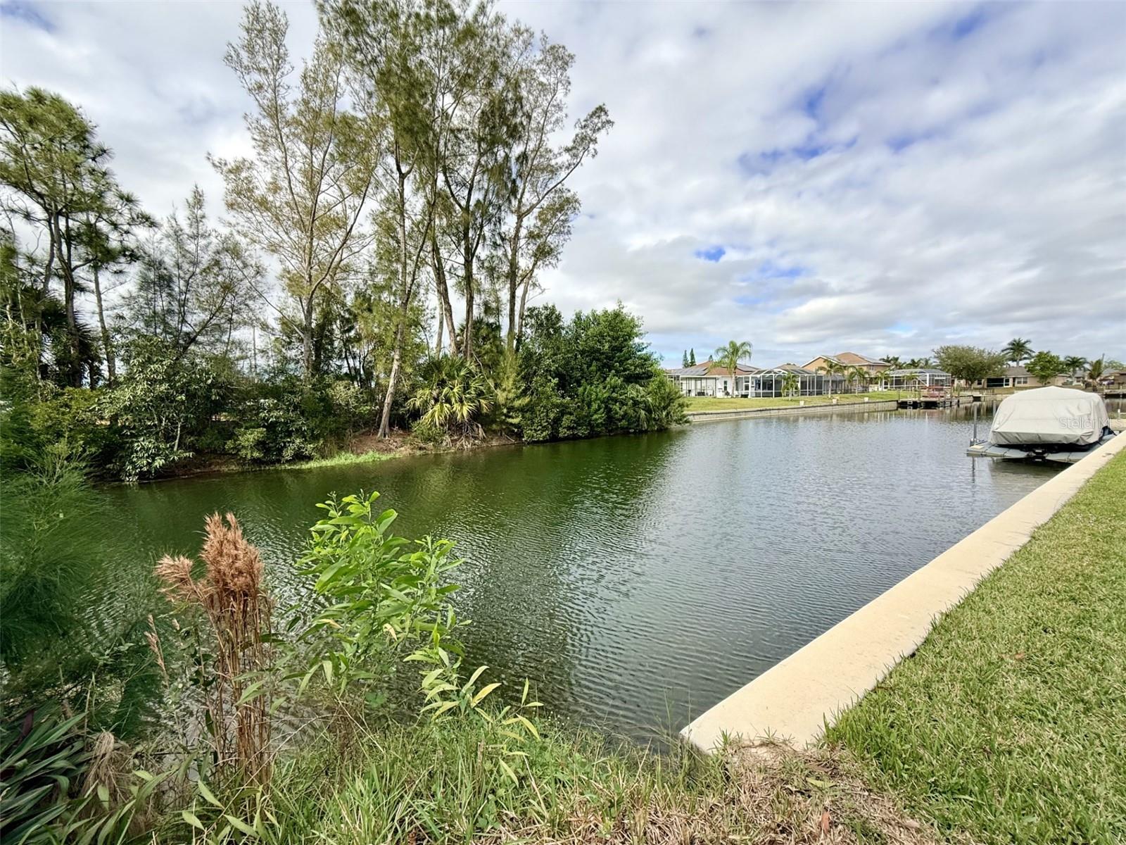 CAPE CORAL - Land
