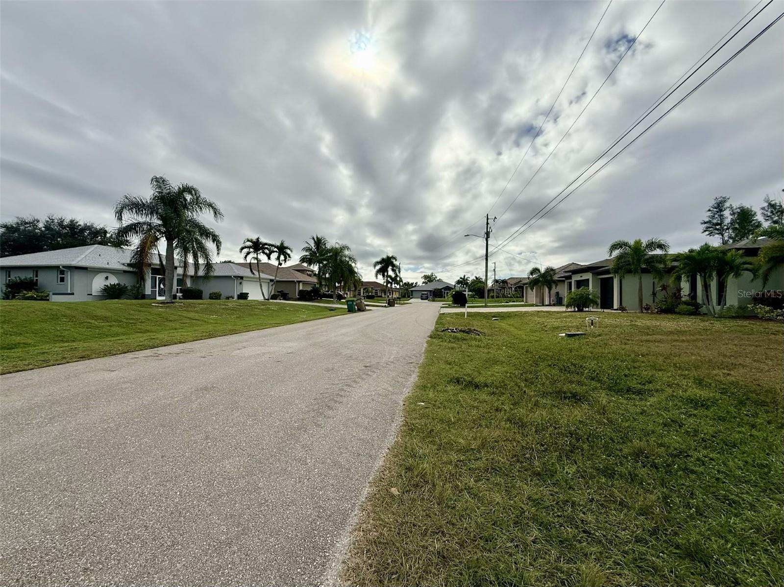 CAPE CORAL - Land
