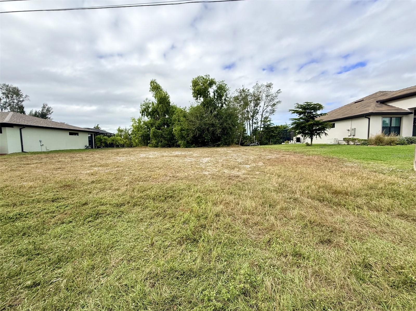 CAPE CORAL - Land