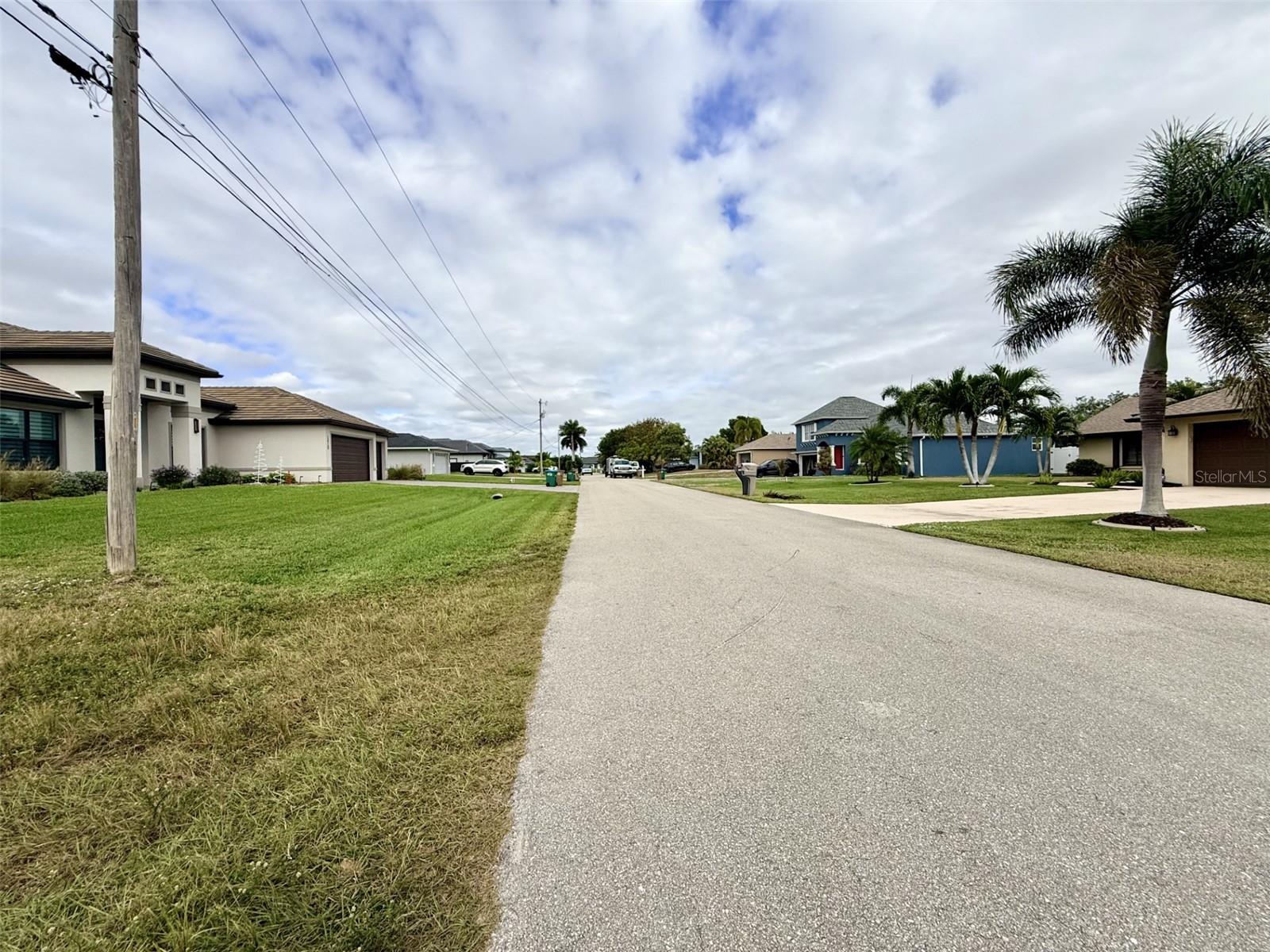 CAPE CORAL - Land