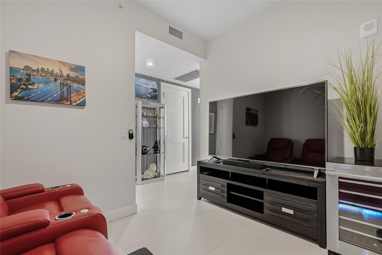 SALTAIRE ST PETERSBURG - Residential Lease