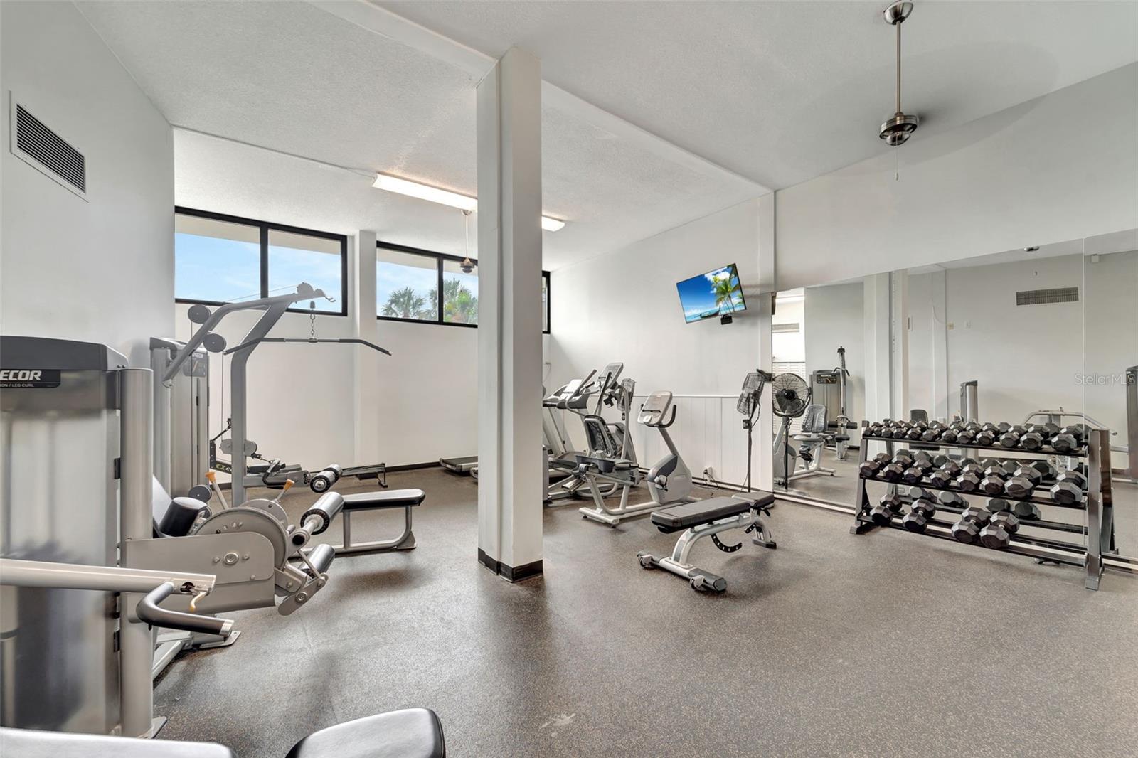HARBOR TOWERS Y & R - Residential