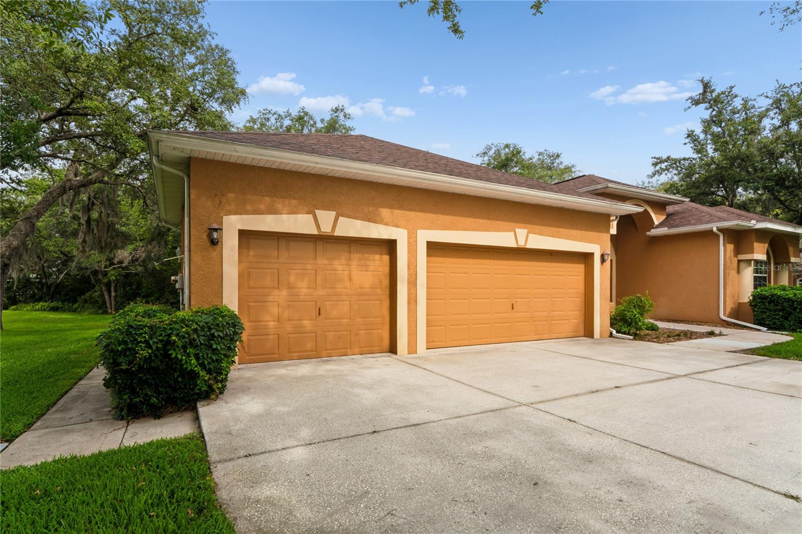 AUTUMN OAKS - Residential