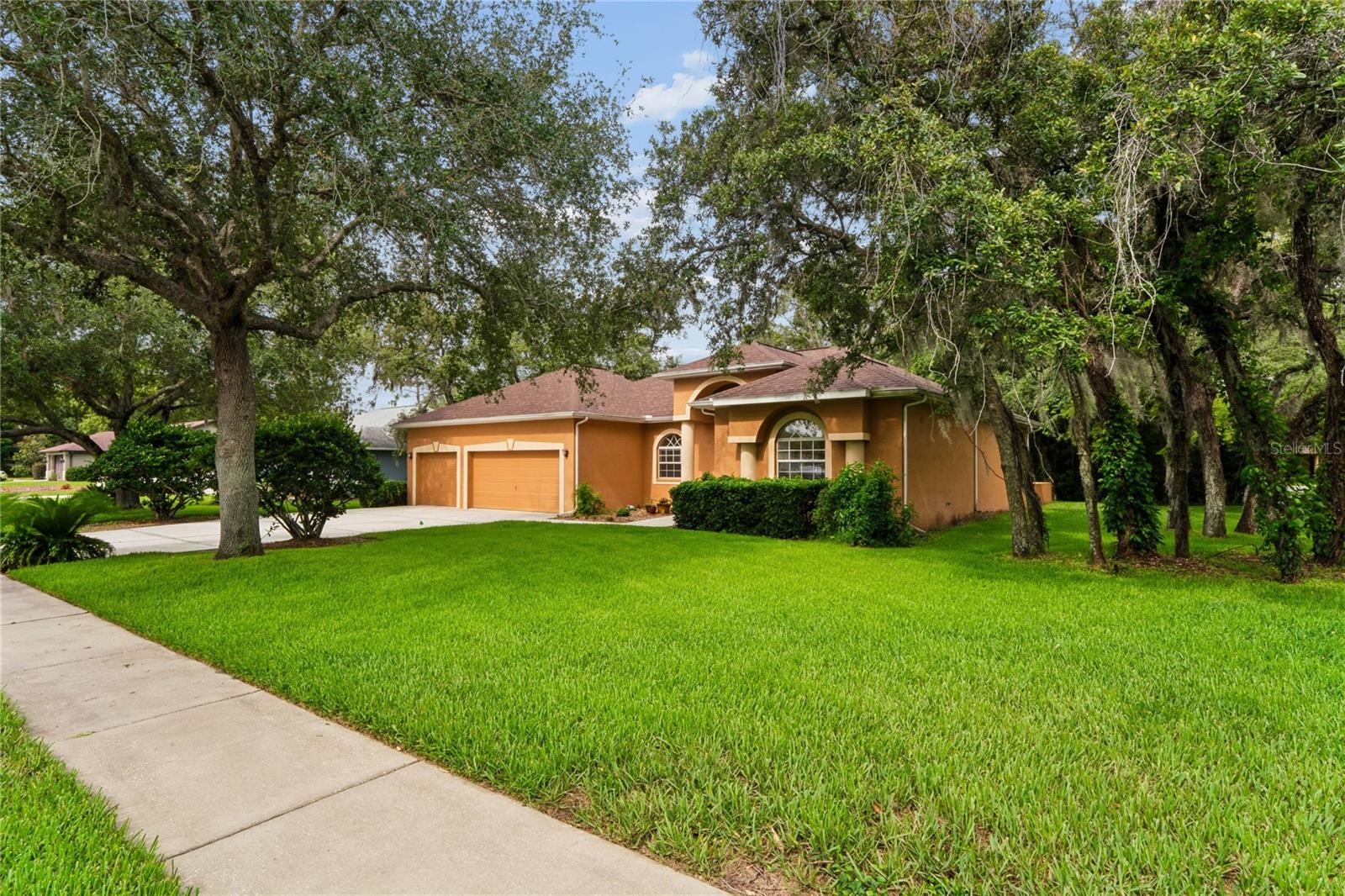 AUTUMN OAKS - Residential
