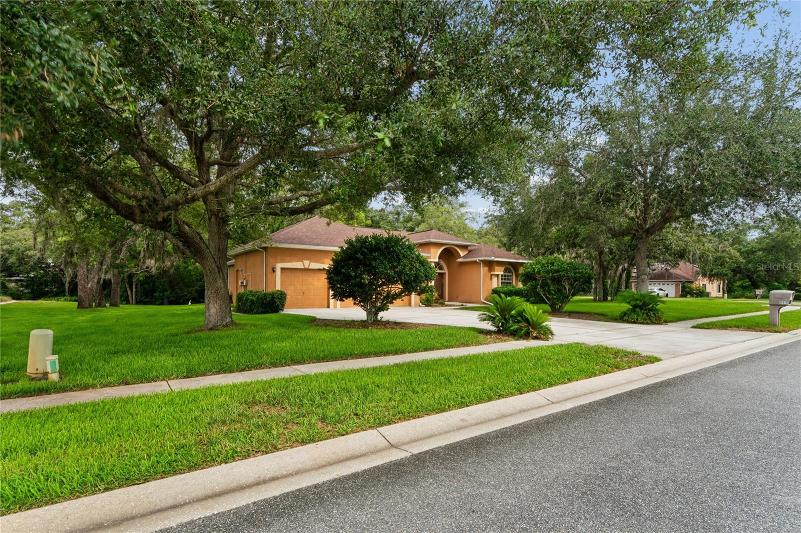 AUTUMN OAKS - Residential