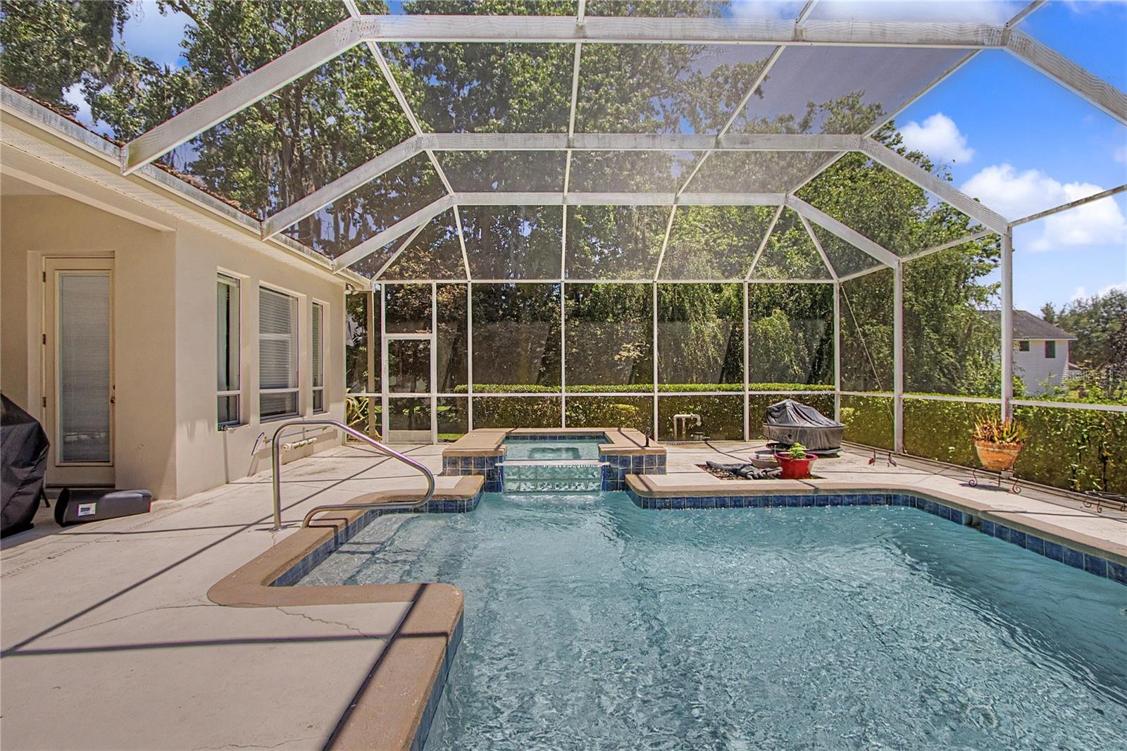 LAUREL WOOD - Residential