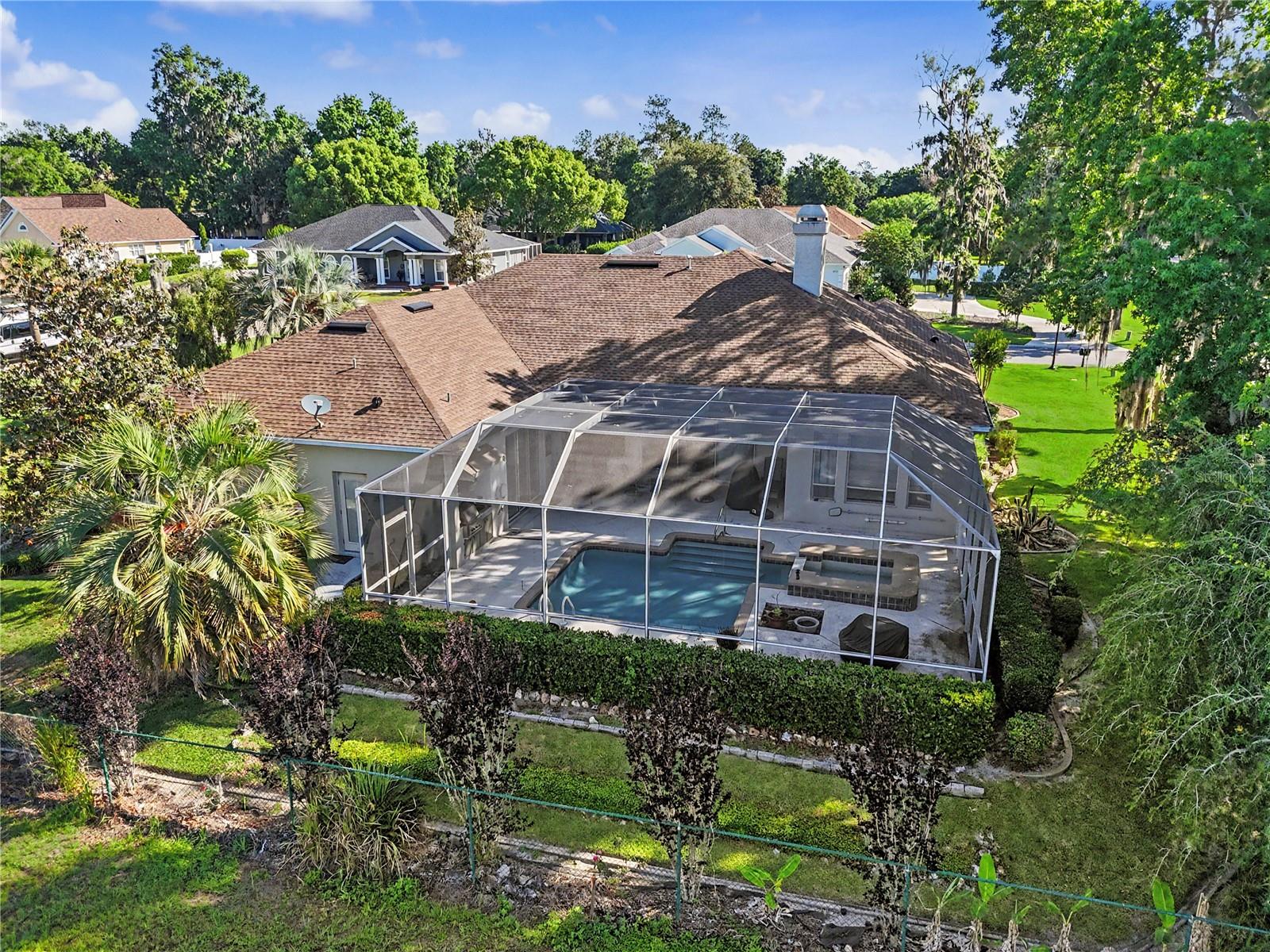 LAUREL WOOD - Residential