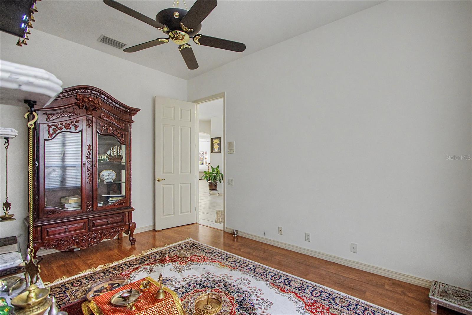 LAUREL WOOD - Residential