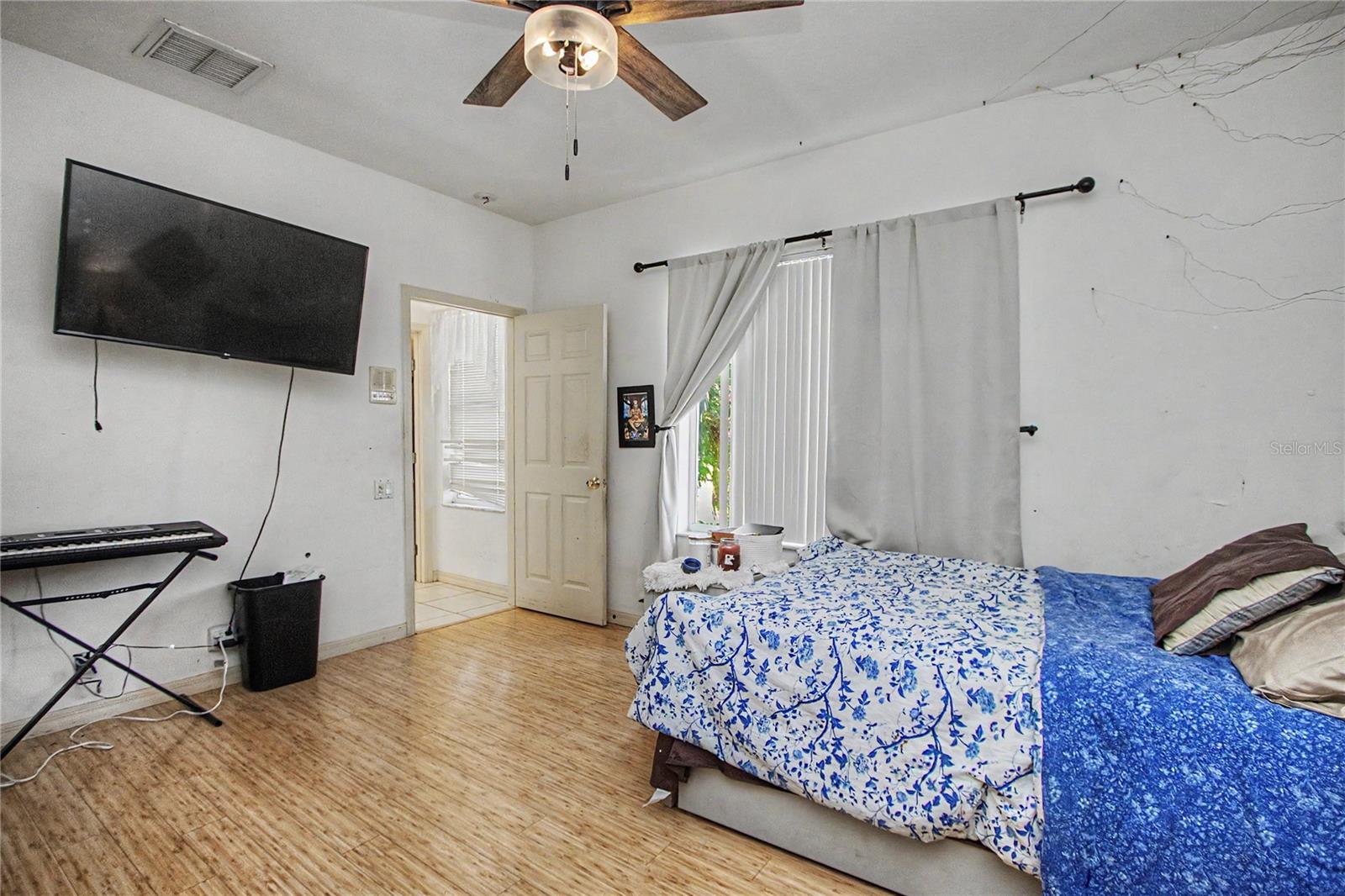LAUREL WOOD - Residential