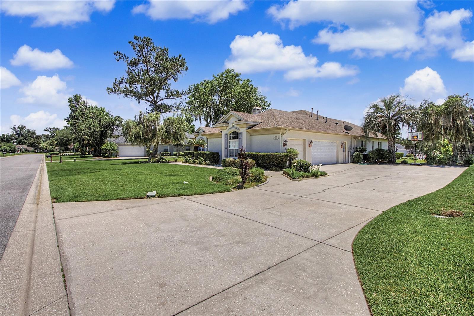 LAUREL WOOD - Residential