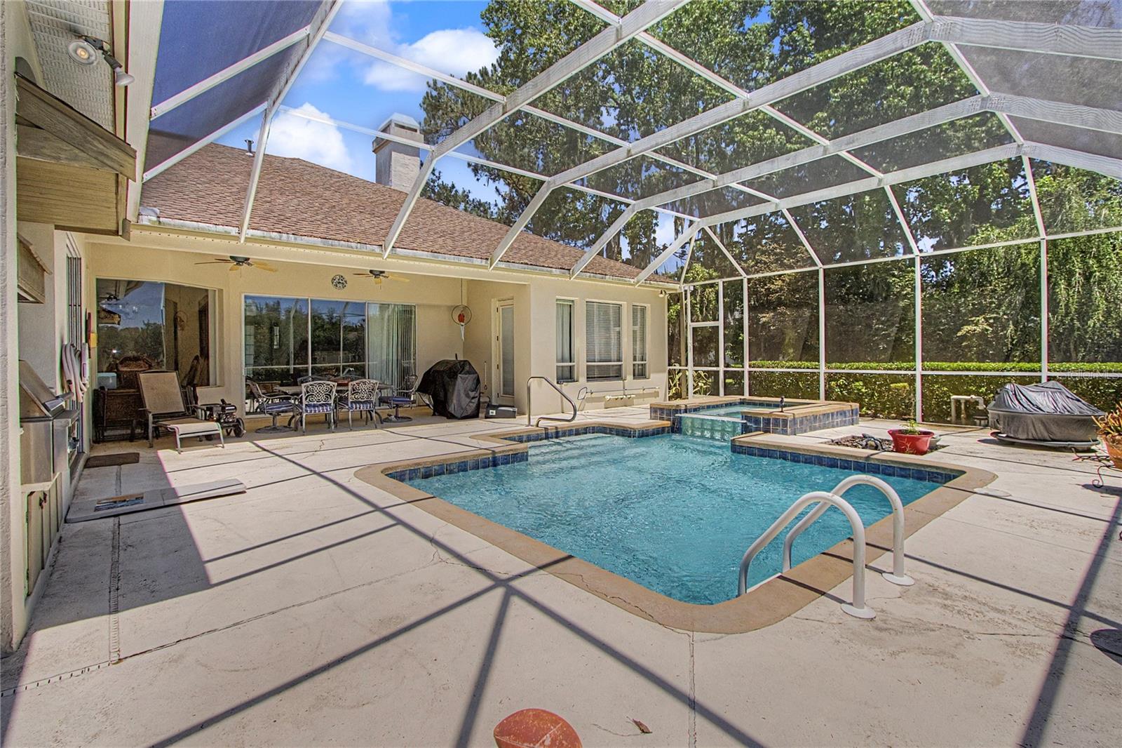 LAUREL WOOD - Residential