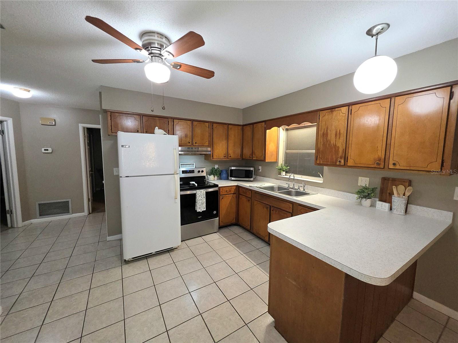 RAINBOW LAKES ESTATE - Residential