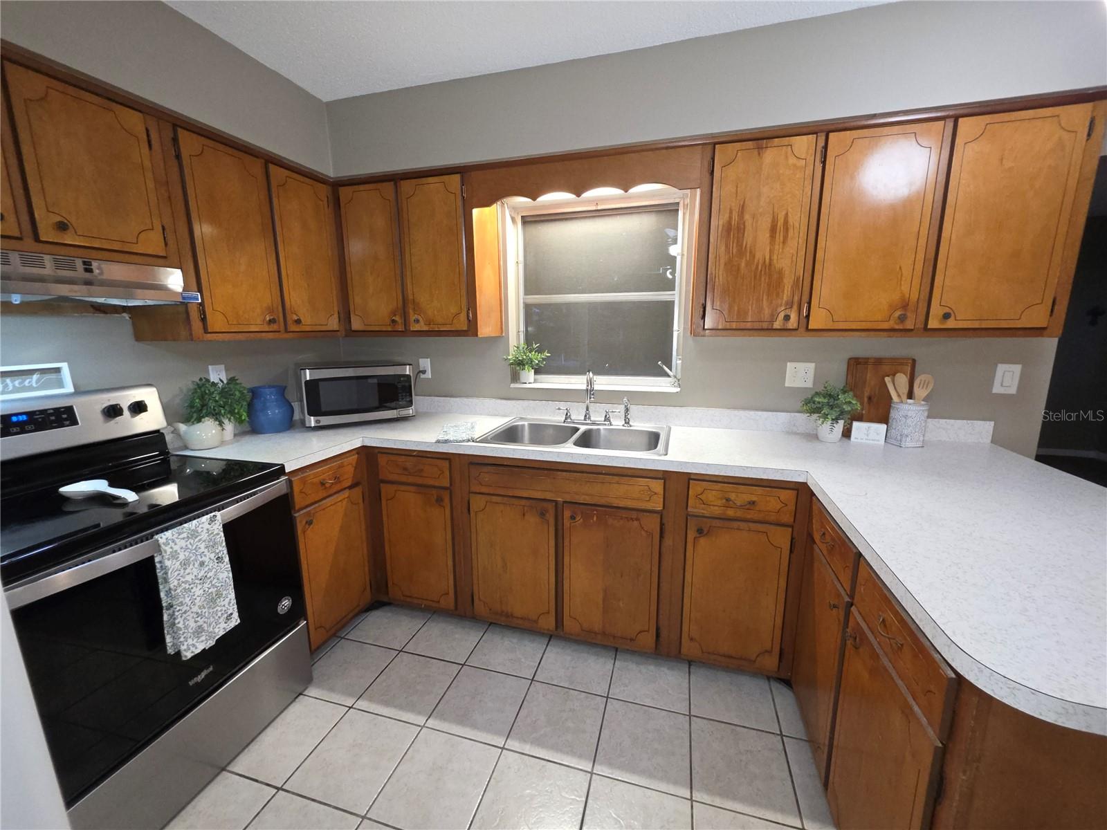 RAINBOW LAKES ESTATE - Residential