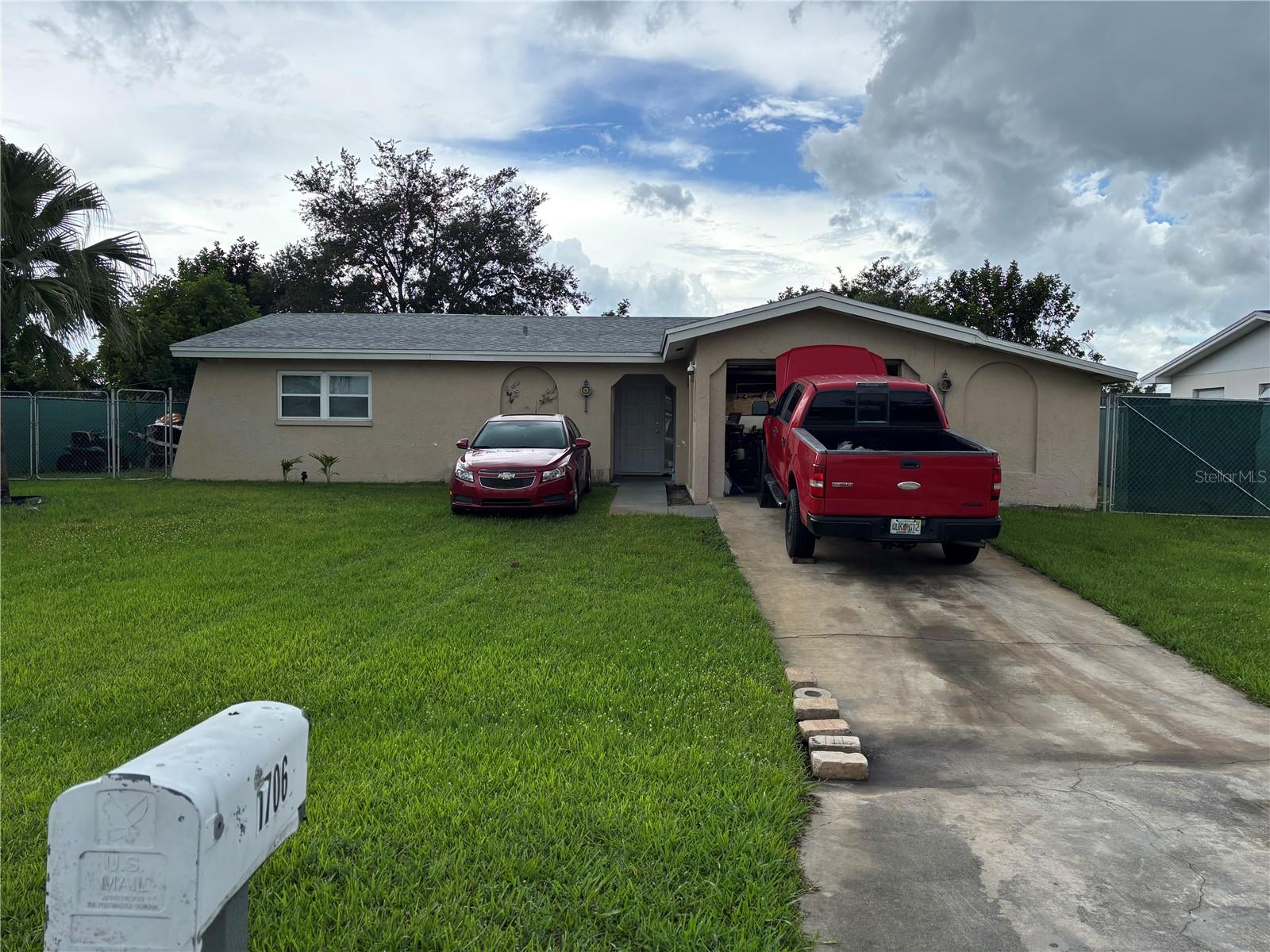 Well Maintained beautiful Single Family Home in a quiet and friendly neighborhood.