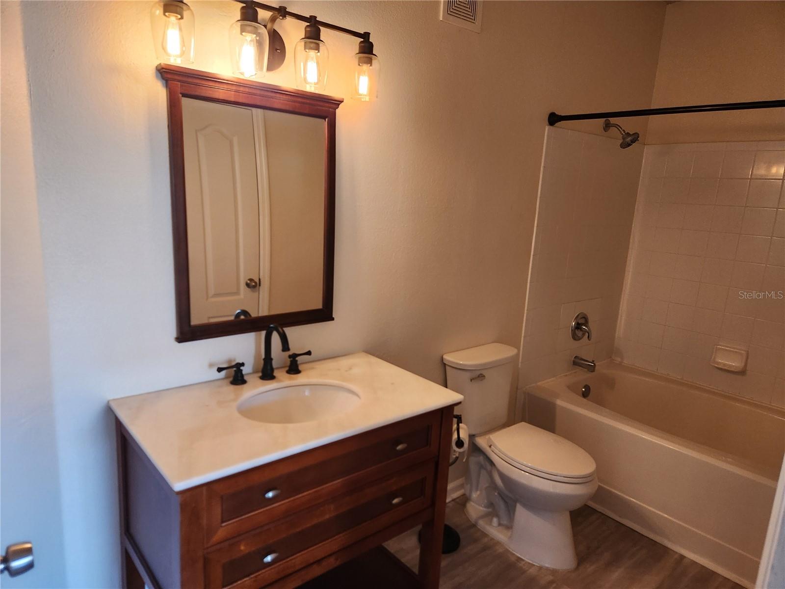 MIRABELLA - Residential Lease
